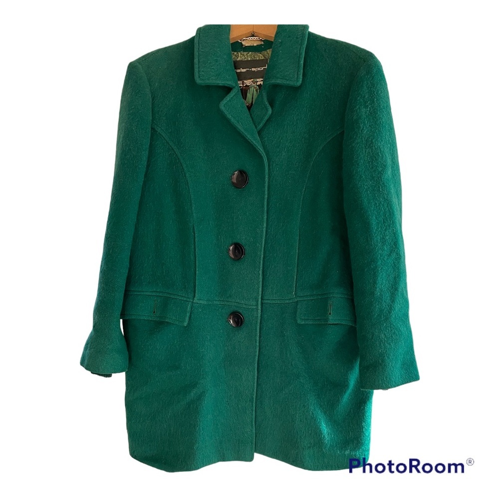 Vintage Heller Sport weather proof winter jacket. 20” p to p Macy’s exclusive